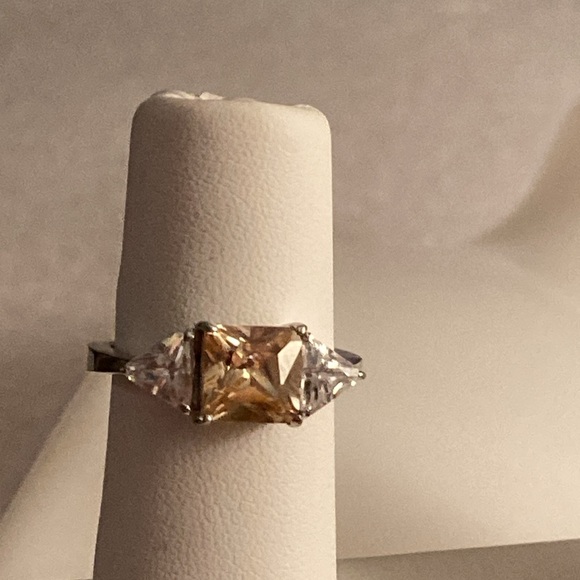 NWOT - Silvertone Square Champaigne Ring W/Flanking Trillium CZ Stones - Sz 7.25 - Picture 9 of 10